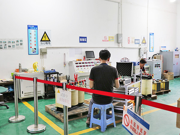 变压器电抗器检验区